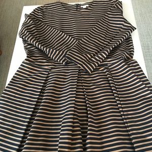 Gap Fit & Flare Black and Tan dress with pockets.